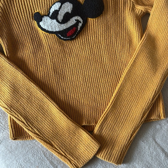 ♥️…Forever 21 X Disney Mickey Mouse Vintage Inspired Sweater - Picture 2 of 6